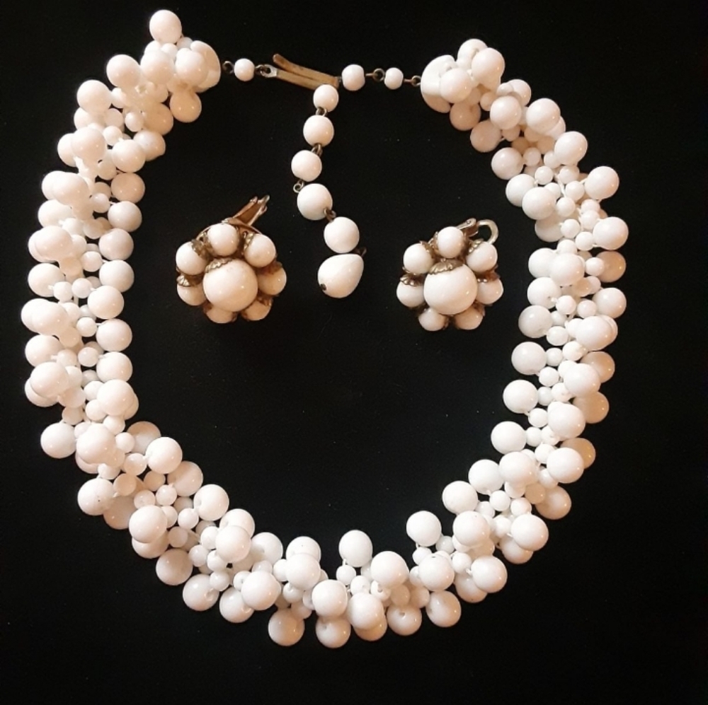 1950 MILKGLASS layered BEADED CHOKER & EARRINGS - Germany